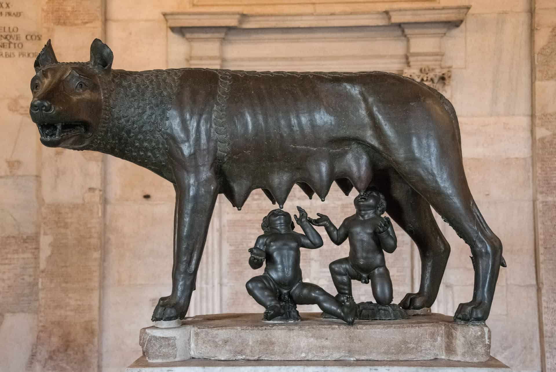 statue remus et romulus